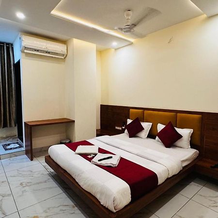 Hotel Prakasham Udždžain Exteriér fotografie