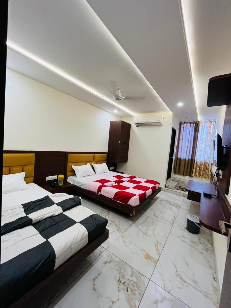 Hotel Prakasham Udždžain Exteriér fotografie